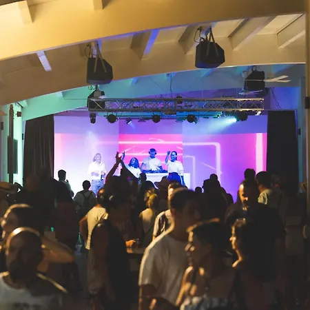 Happy Camp Mobile Homes In Duca Amedeo Village 马帝斯兹罗