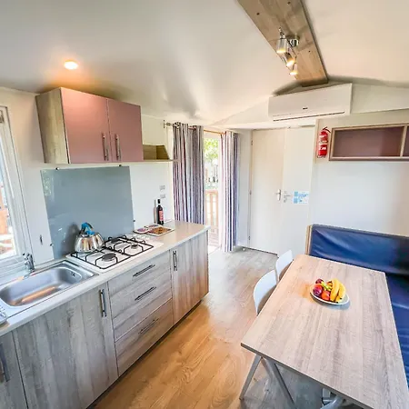 营地 Happy Camp Mobile Homes In Duca Amedeo Village 马帝斯兹罗