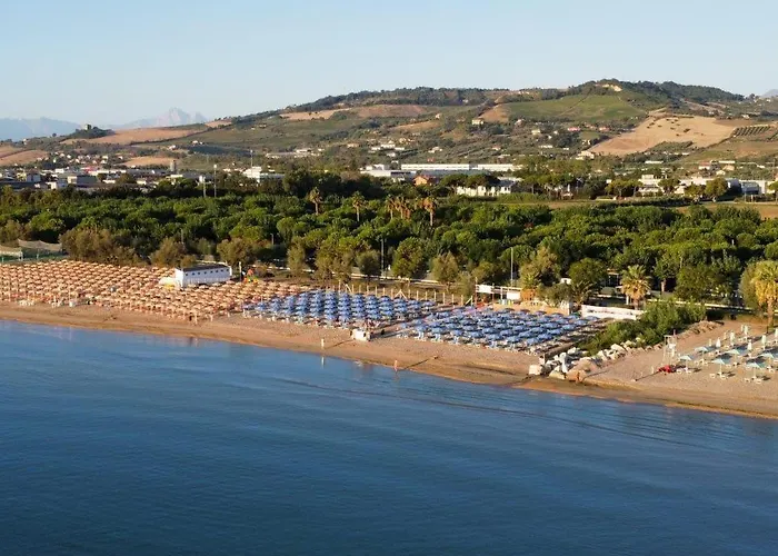 Happy Camp Mobile Homes In Duca Amedeo Village אתר קמפינג מרטינסיקורו