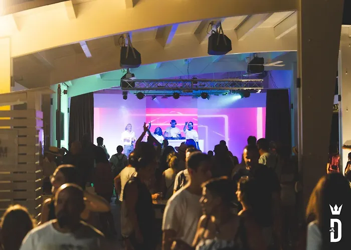 Happy Camp Mobile Homes In Duca Amedeo Village 马帝斯兹罗