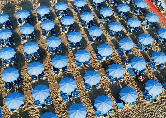 אתר קמפינג Happy Camp Mobile Homes In Duca Amedeo Village מרטינסיקורו