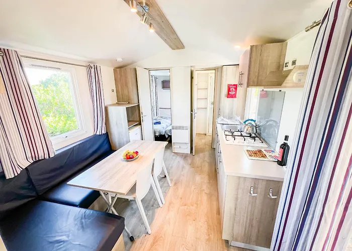 אתר קמפינג Happy Camp Mobile Homes In Duca Amedeo Village מרטינסיקורו